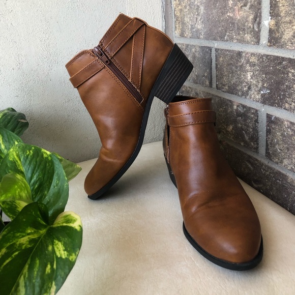 American Eagle Outfitters Shoes - American Eagle Pointed Toe Ankle Booties